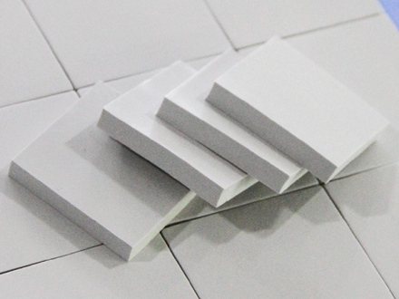 使用優(yōu)質(zhì)的導(dǎo)熱硅膠片發(fā)揮優(yōu)良性能，拒絕散熱問(wèn)題